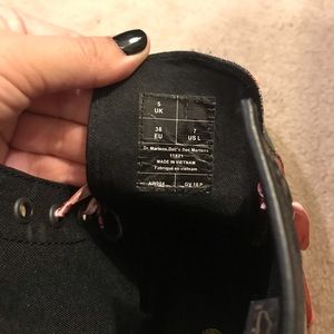 Dr Martens Floral US 7. NWB Worn in the house.